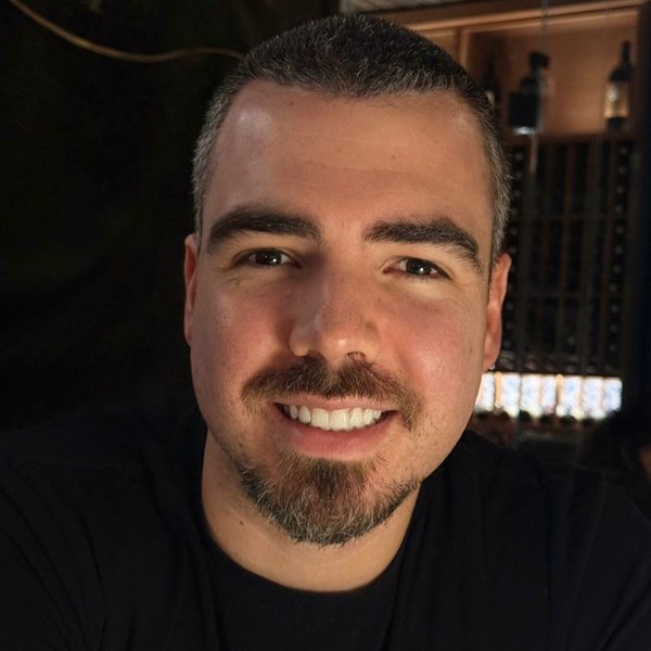 Pedro Rojas, Managing Partner of Platano Advisors and medical practice business broker